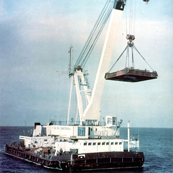 Морской самоходный плавучий кран «Севастополец» грузоподъемностью 140 тонн
