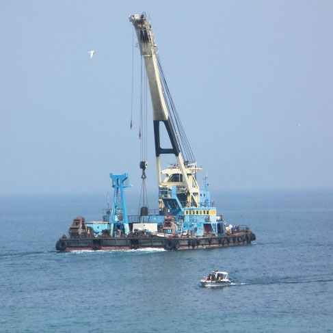 Морской самоходный плавучий кран «Черноморец» грузоподъемностью 100 тонн
