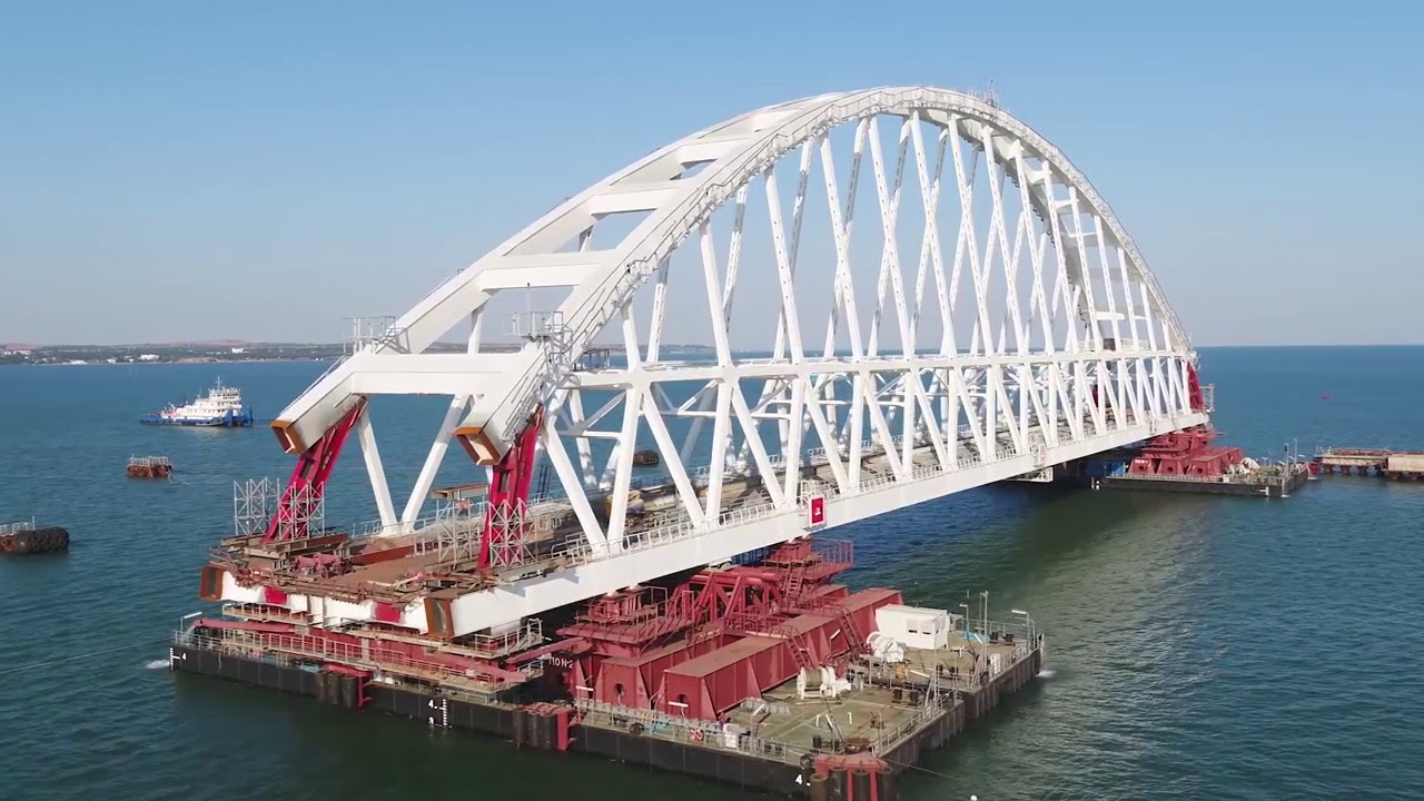 Плавучая опора для перевозки арок Крымского моста